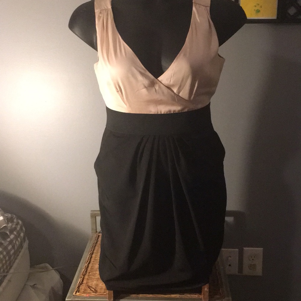 H&M beige and black dress WITH POCKETS!